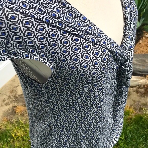 Max Studio Black White Blue Sleeveless Printed V Neck Elastic Waist Top Size Med - Picture 4 of 15